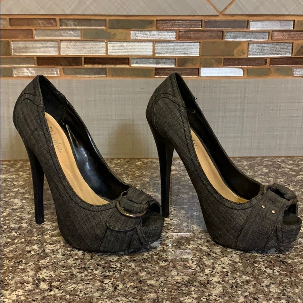 Size 5 1/2 heels